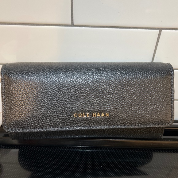 Cole Haan Wallet With Chain NWT - Picture 3 of 7